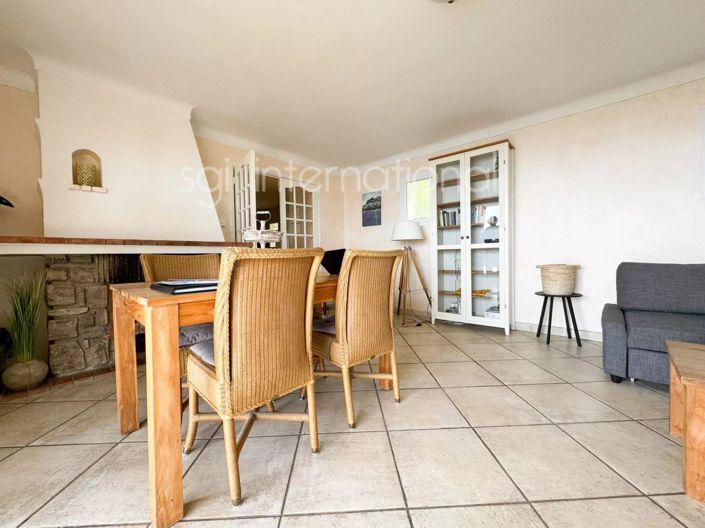 Image No.11-7 Bed House for sale