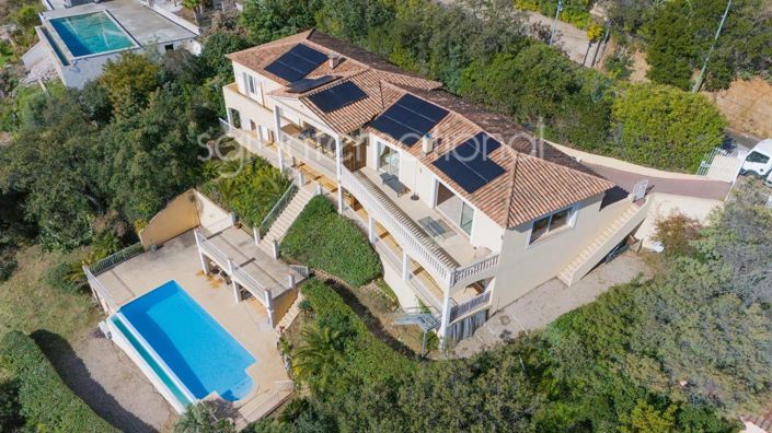 Image No.7-7 Bed House for sale