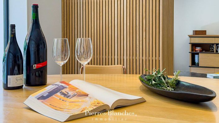 Image No.7-5 Bed House for sale