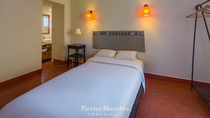 Image No.9-5 Bed House for sale