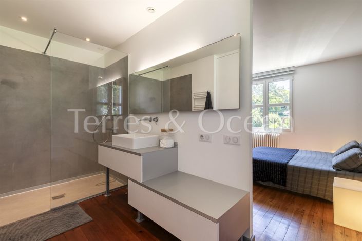 Image No.10-3 Bed House for sale