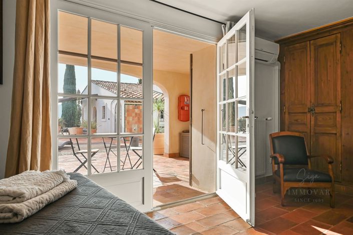 Image No.28-10 Bed House for sale