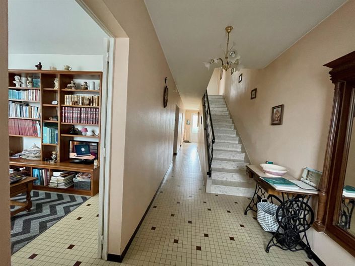 Image No.12-5 Bed House for sale