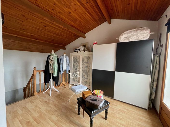 Image No.20-5 Bed House for sale