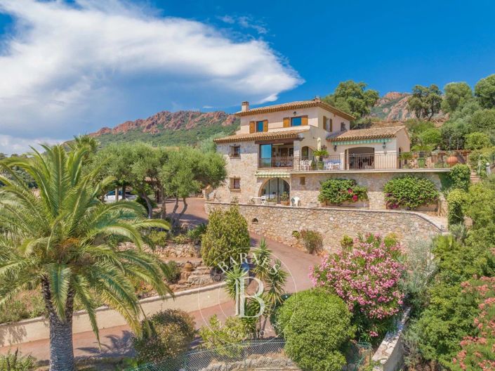 Image No.2-Maison de 5 chambres à vendre à Saint-Raphael