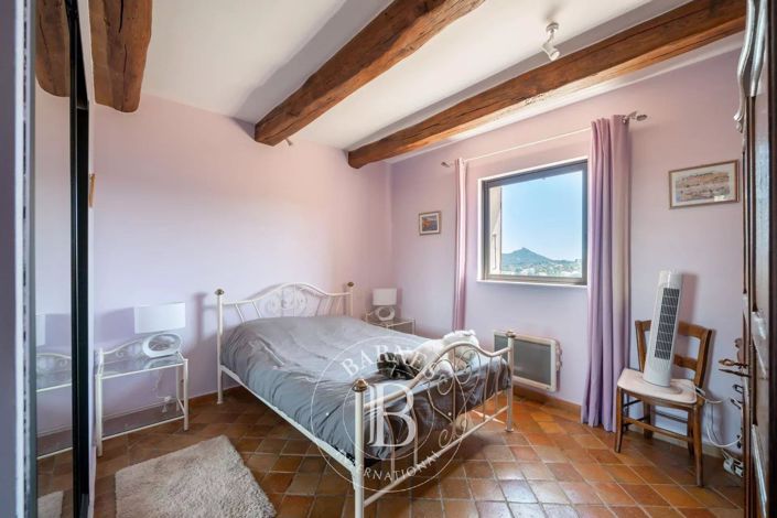 Image No.7-5 Bed House for sale