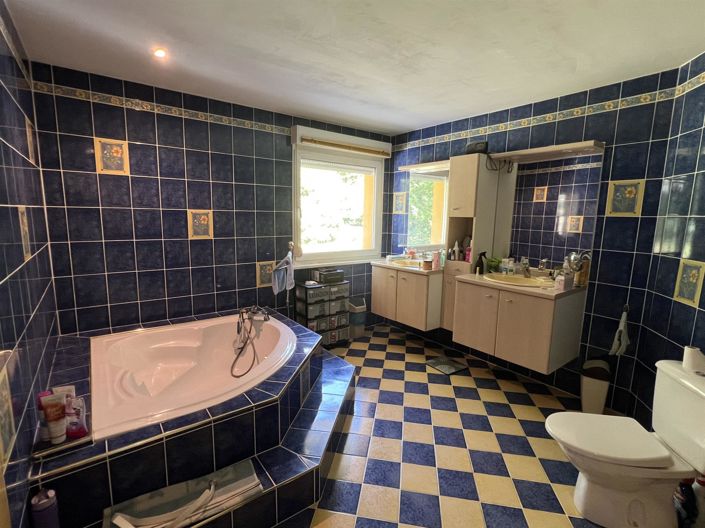 Image No.5-5 Bed House for sale