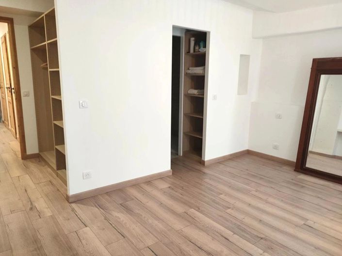 Image No.9-2 Bed House for sale