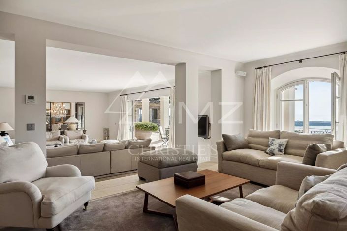 Image No.5-8 Bed House for sale