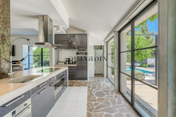 Image No.8-7 Bed House for sale