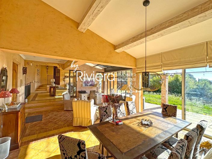 Image No.8-5 Bed House for sale