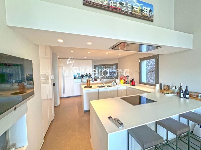 Image No.9-6 Bed House for sale