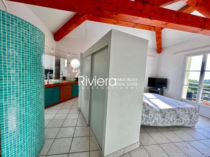 Image No.17-5 Bed House for sale