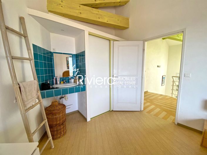 Image No.22-5 Bed House for sale