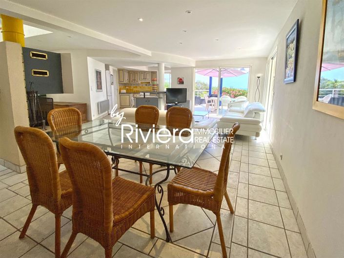 Image No.8-5 Bed House for sale