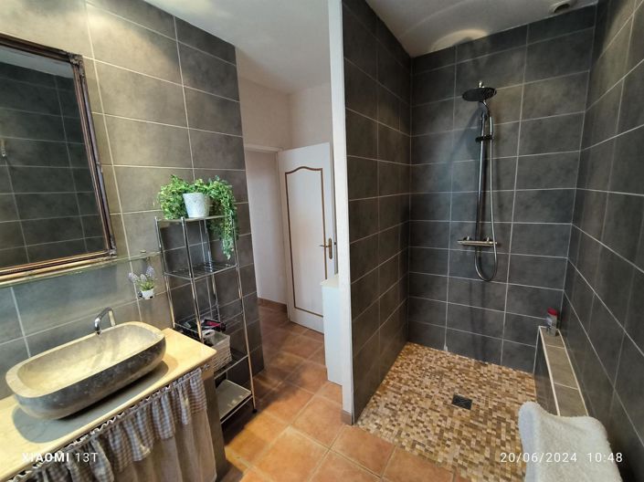 Image No.18-5 Bed House for sale