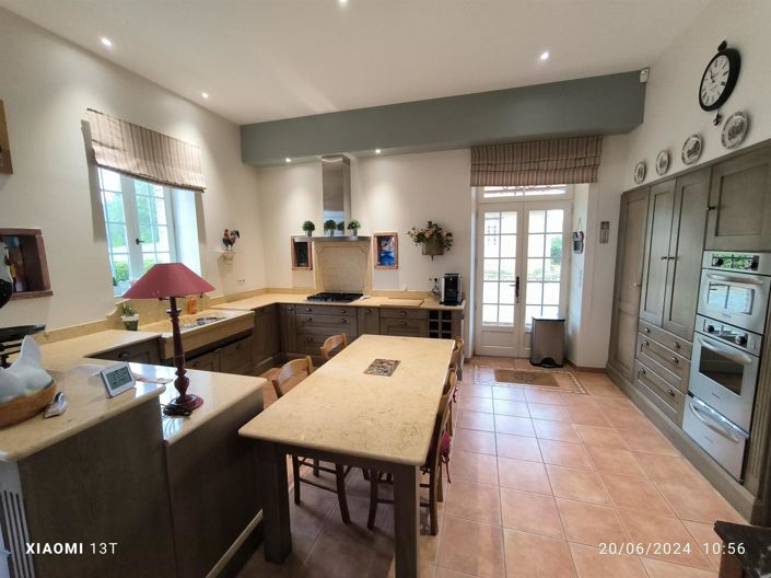 Image No.8-5 Bed House for sale