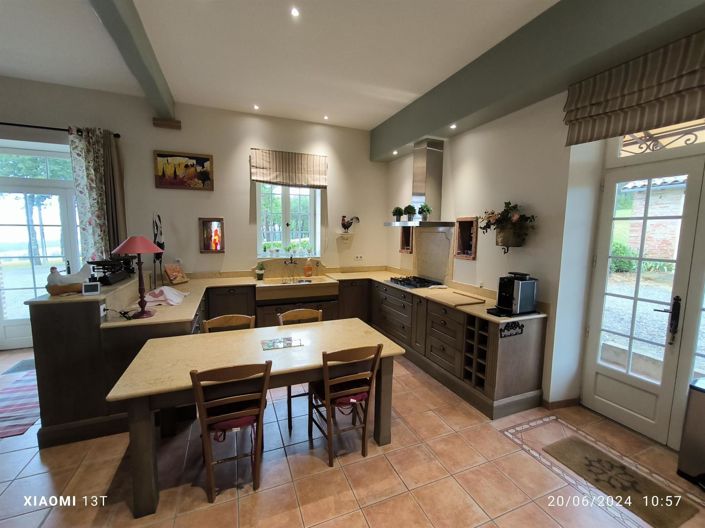 Image No.9-5 Bed House for sale