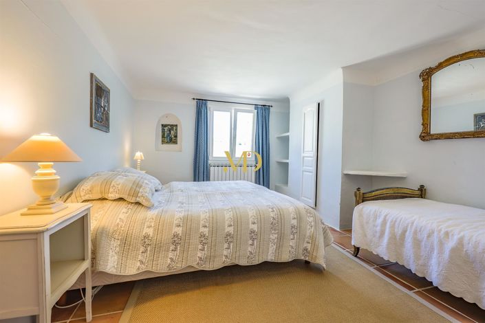 Image No.25-5 Bed House for sale