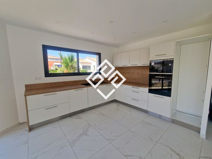 Image No.8-3 Bed House for sale