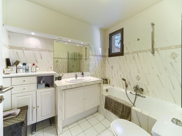 Image No.12-4 Bed House for sale