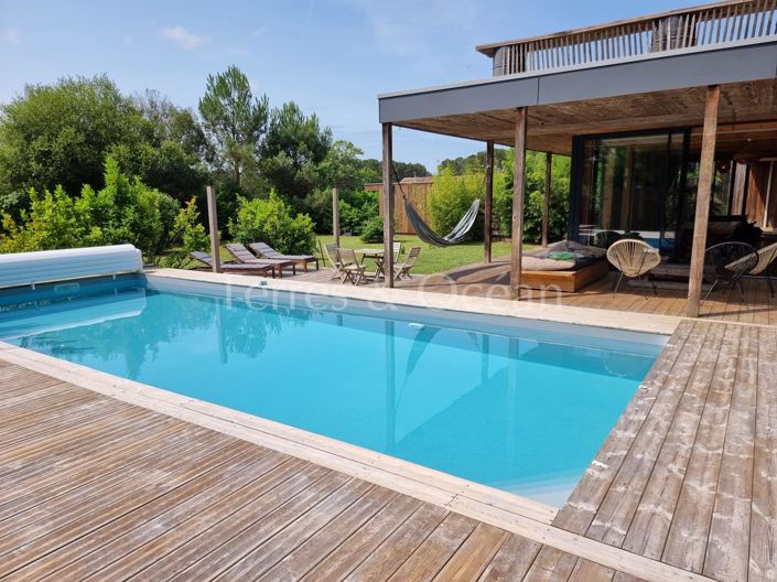 Image No.1-5 Bed House for sale