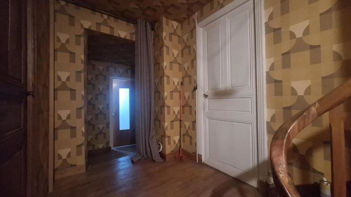 Image No.1-4 Bed House for sale