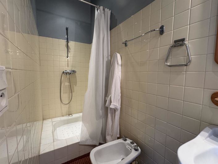 Image No.19-4 Bed House for sale