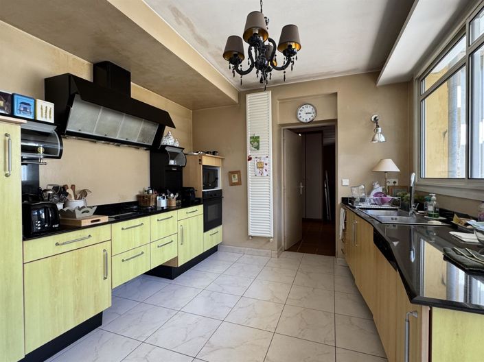 Image No.8-4 Bed House for sale