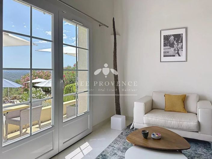 Image No.25-5 Bed House for sale