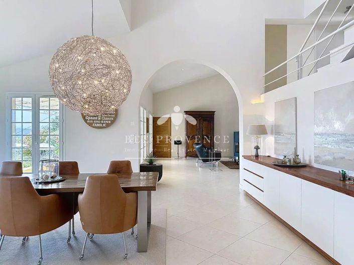 Image No.26-5 Bed House for sale