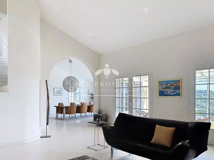 Image No.6-5 Bed House for sale