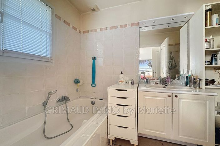 Image No.14-3 Bed House for sale