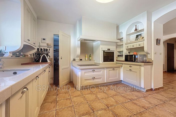 Image No.8-3 Bed House for sale