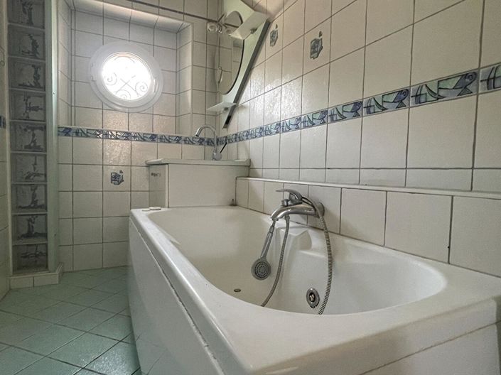 Image No.9-7 Bed House for sale