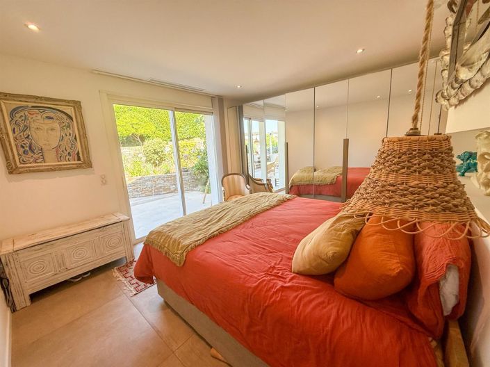 Image No.18-5 Bed House for sale