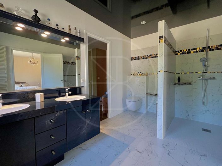 Image No.10-3 Bed House for sale