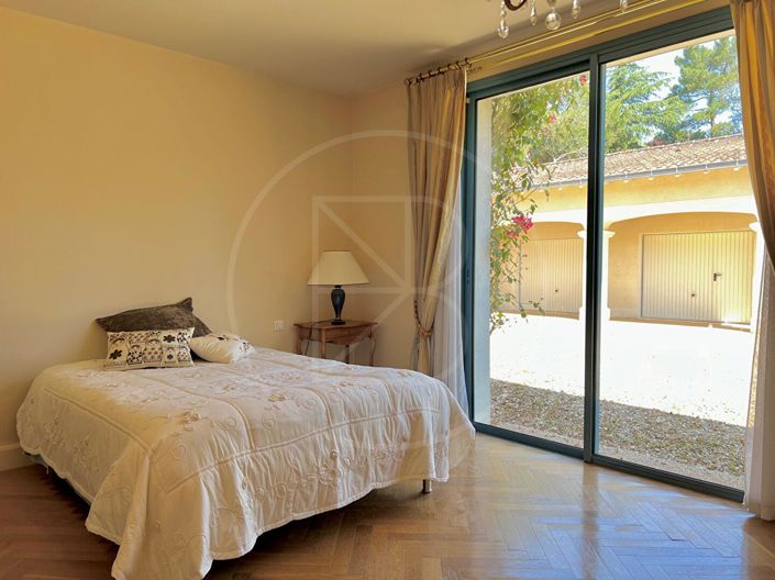 Image No.15-3 Bed House for sale