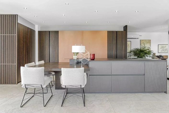 Image No.10-4 Bed House for sale