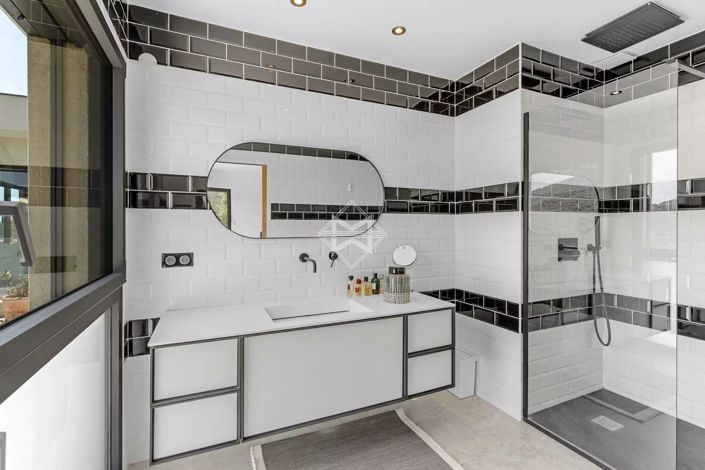 Image No.16-4 Bed House for sale