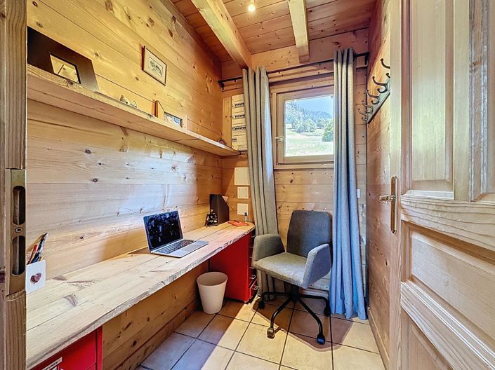 Image No.12-5 Bed House for sale