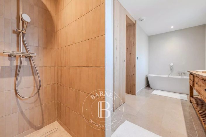 Image No.10-4 Bed House for sale