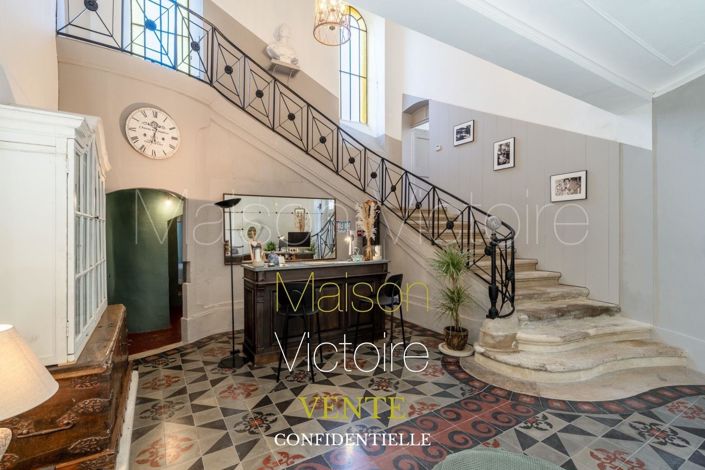 Image No.1-8 Bed House for sale