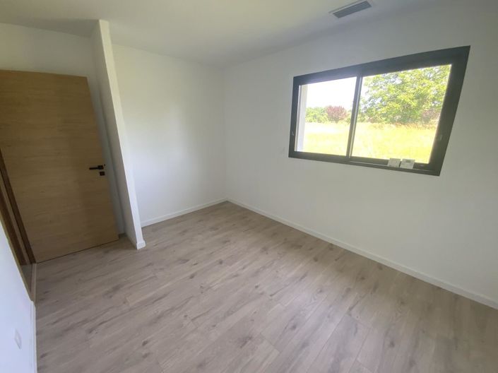 Image No.10-5 Bed House for sale