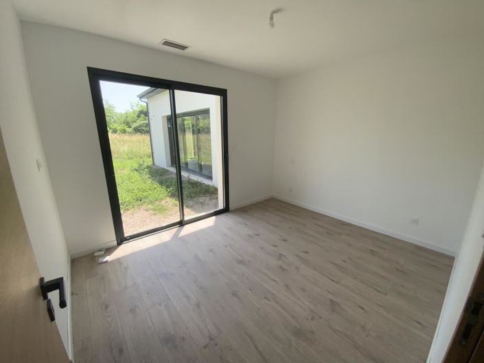 Image No.14-5 Bed House for sale