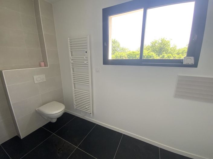 Image No.19-5 Bed House for sale