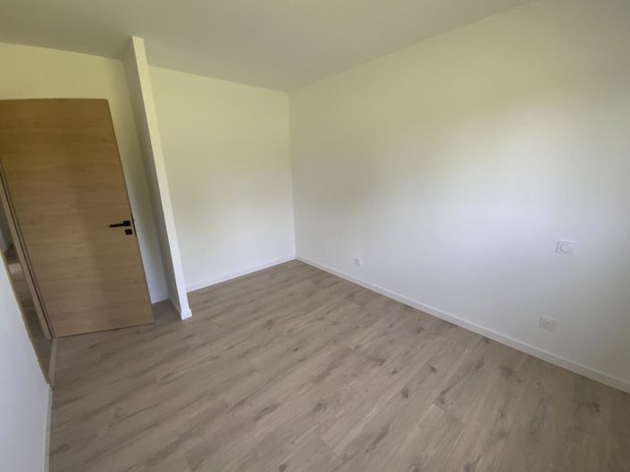 Image No.20-5 Bed House for sale