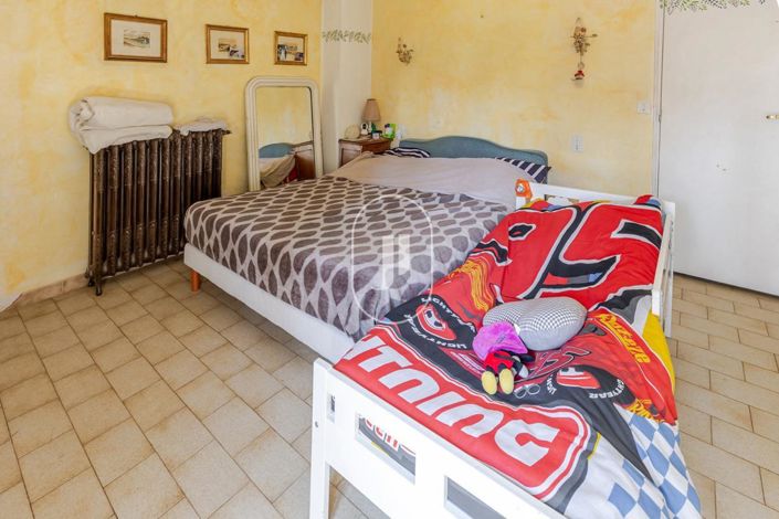 Image No.10-3 Bed House for sale