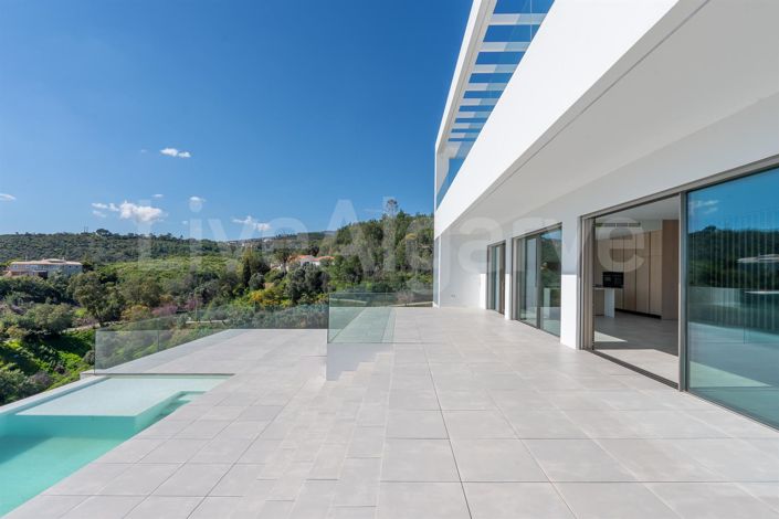 Image No.11-3 Bed House for sale