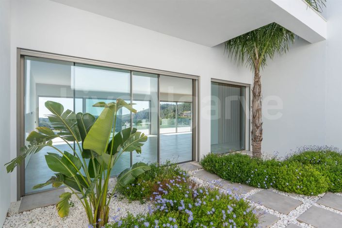 Image No.16-3 Bed House for sale